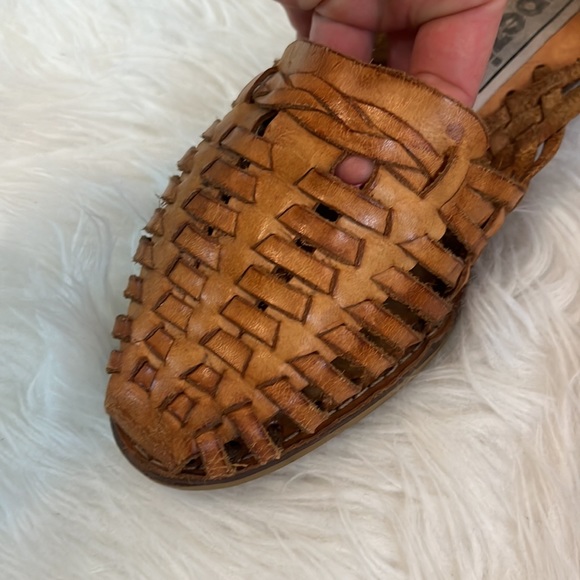 Capezio women’s 9M leather sandals - Picture 4 of 10